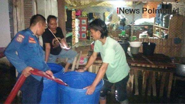 DAMKAR Polman Salurkan Bantuan Air Bersih ke Matakali, Warga Apresiasi Langkah Cepat Pasca Banjir