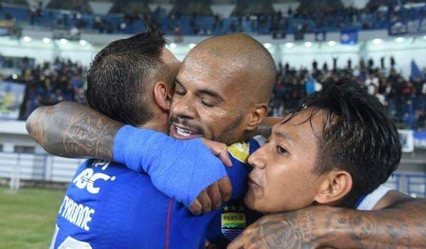 Persib Bandung Bantai Persik Kediri, Puncaki Klasamen Liga 1 Persib Bandung Bantai Persik Kediri, Puncaki Klasamen Liga 1