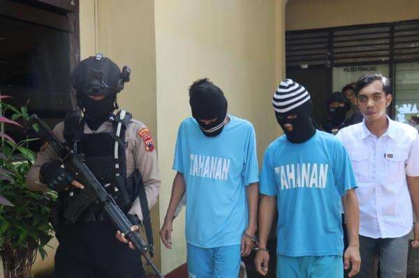 Ribut dengan Mantan Istri gegara Anak, Seorang Pria di Pemalang Diamankan Polisi karena Bawa Sajam Ribut dengan Mantan Istri gegara Anak, Seorang Pria di Pemalang Diamankan Polisi karena Bawa Sajam