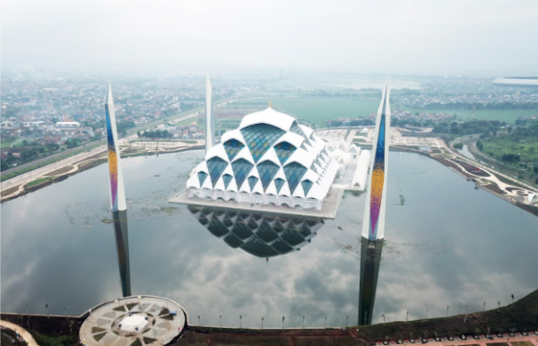 Rayakan Tahun Baru dengan Refleksi, Rekomendasi Masjid di Bandung untuk Muhasabah