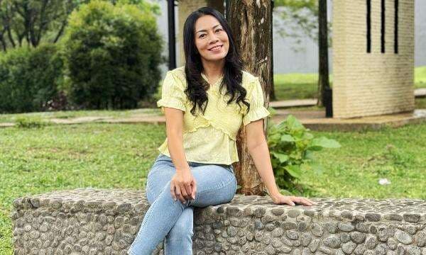 Kocak, Dee Lestari Ditawari Debut Jadi Penulis Kocak, Dee Lestari Ditawari Debut Jadi Penulis