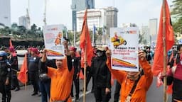 Demo di Jakarta, Massa Buruh Yakin Permendag Kebijakan Impor Biang Keladi PHK Massal