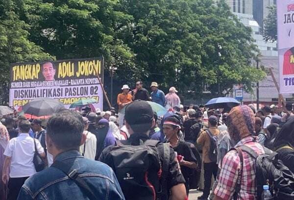 Demo Kecurangan Pilpres 2024, Din Syamsuddin Ambruk saat Hendak Imami Massa Aksi Sholat Zuhur