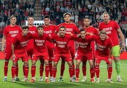 Diperkuat Mees Hilgers, Ketangguhan FC Twente Diakui Robin van Persie 