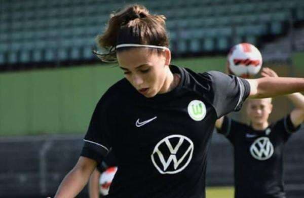 Asal Usul Darah Indonesia Djenna de Jong, Pesepak Bola Cantik yang Batal Bela Timnas Asal Usul Darah Indonesia Djenna de Jong, Pesepak Bola Cantik yang Batal Bela Timnas