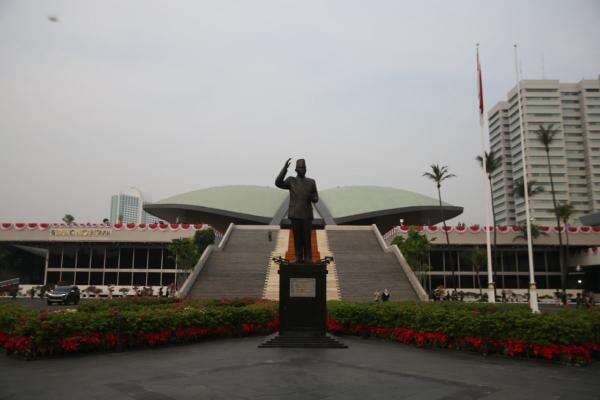 DPR Minta Polri Investigasi Soal Adanya Makanan Halal Tapi Mengandung Babi DPR Minta Polri Investigasi Soal Adanya Makanan Halal Tapi Mengandung Babi