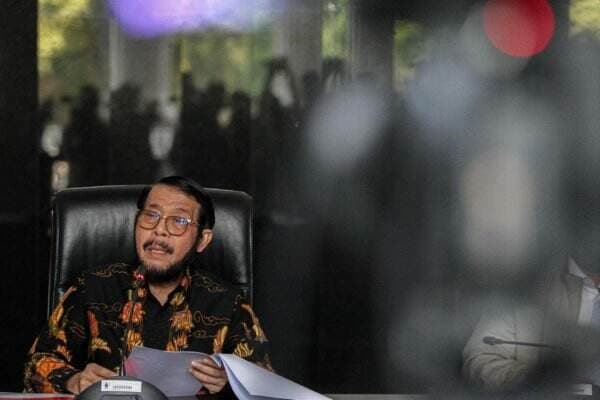 Duh! Anwar Usman Masih Gunakan Sejumlah Fasilitas Ketua MK   