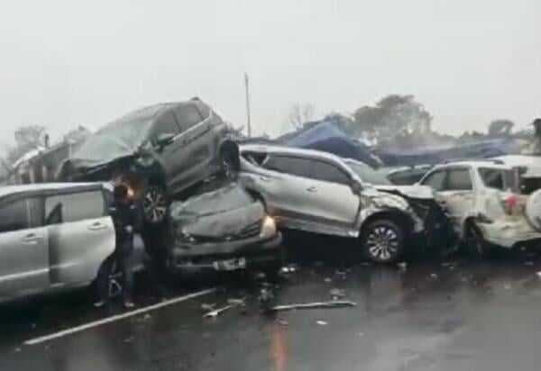 Jasa Marga Sebut Ada Lebih 10 Mobil dalam Tabrakan Beruntun di Tol Cipularang  KM92