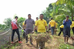 Kedekatan AKBP Budi  Setiyono  Saat Baksos Bersama  Masyarakat di HUT Hunas