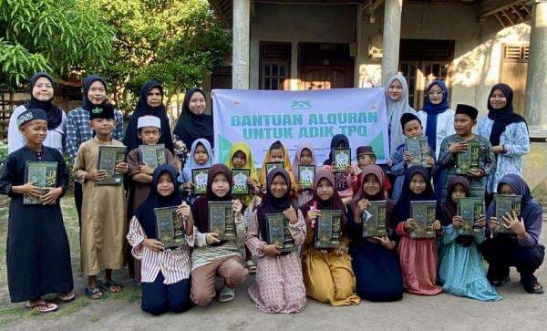 Rumah Anak Bisa Tebar 1.000 Alquran di Pelosok Sumatera, Santri-Santriwati Tersenyum Bahagia