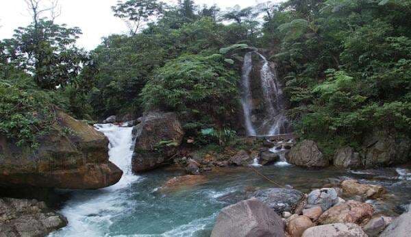 8 Tempat Trekking di Bogor Semuanya Jalur Air Terjun, Berani Sumpah Deh Kakak Ajib Benar Lintasannya