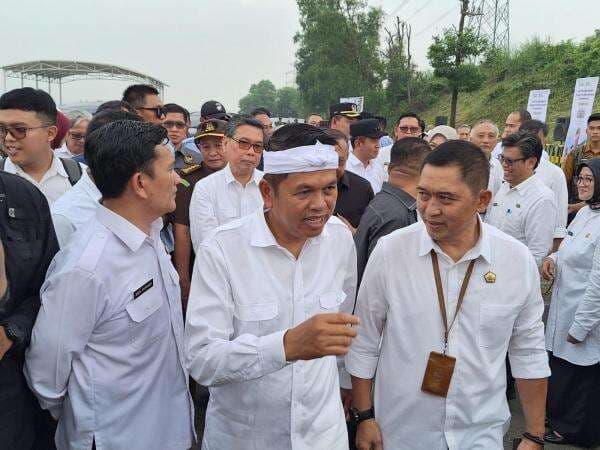 Gubernur Jawa Barat Pimpin Apel Pembentukan Satgas Anti-Premanisme di Karawang Gubernur Jawa Barat Pimpin Apel Pembentukan Satgas Anti-Premanisme di Karawang