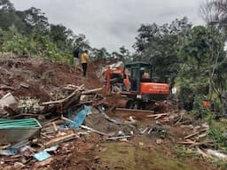 Longsor Jombang Makan Korban, Tim Pencarian Cari Warga Hilang di Bawah Timbunan Tanah