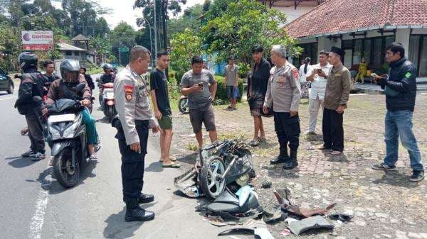 Kecelakaan Lalu Lintas di Tasikmalaya, Mobil Ambulans vs Sepeda Motor di Depan Rumah Makan Gentong