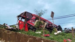 Kecelakaan Bus di Tol Purwodadi Sebabkan Empat Pelajar Tewas, Puluhan Lainnya Alami Luka