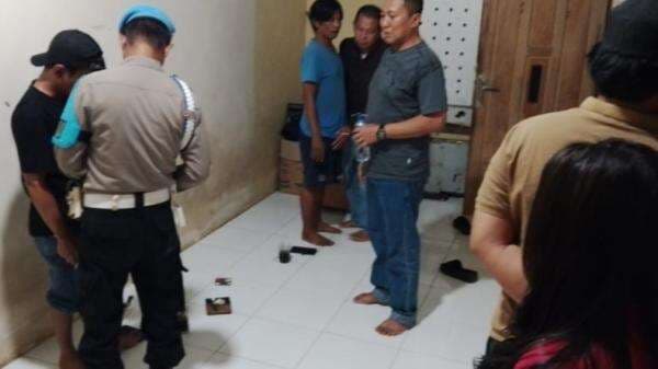 Polisi Temukan Narkotika dan Alat Hisap Saat Razia Kosan di Kolut, 1 Ditahan 2 Bebas Polisi Temukan Narkotika dan Alat Hisap Saat Razia Kosan di Kolut, 1 Ditahan 2 Bebas