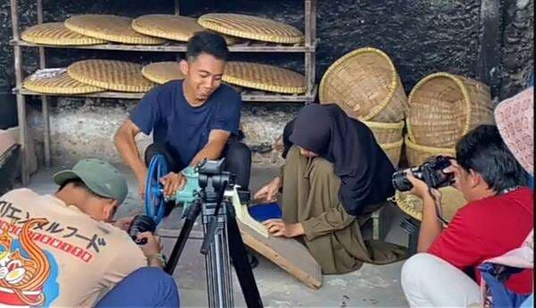 Video Behind the Scenes: Pembuatan Film Dokumenter Perjalanan Karir Bambang Robbani