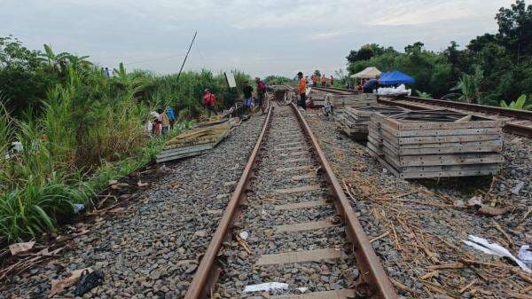 KAI Turunkan Kereta Khusus untuk Tangani Gogosan 100 Meter di Jalur Gubug-Karangjati