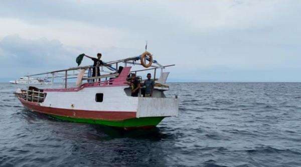 KN. Ular Laut-405 Bakamla RI Selamatkan Kapal Nelayan di Laut Flores