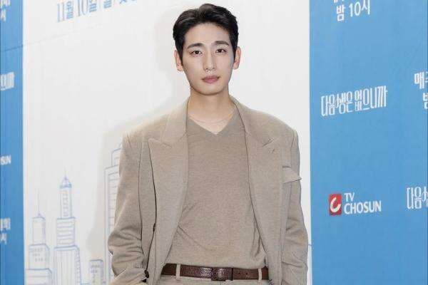 Yoon Bak Umumkan Kehamilan Istri setelah 2 Tahun Menikah Yoon Bak Umumkan Kehamilan Istri setelah 2 Tahun Menikah