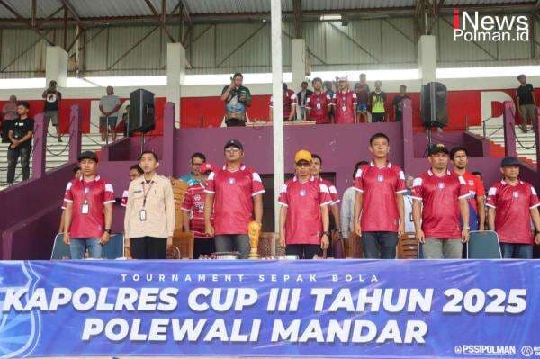 Kick Off Kapolres Cup III: Sepak Bola Polewali Mandar Kembali Membara Kick Off Kapolres Cup III: Sepak Bola Polewali Mandar Kembali Membara