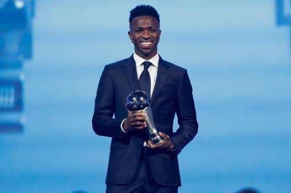 Vinicius Jr Raih Penghargaan Pemain Terbaik FIFA 2024, Salip Rodri dan Bellingham