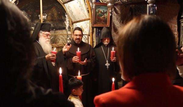 Warga Palestina Kembali Rayakan Natal di Tengah Serangan Israel di Tepi Barat Warga Palestina Kembali Rayakan Natal di Tengah Serangan Israel di Tepi Barat