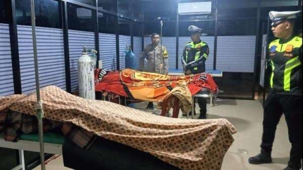 Tabrak Truk Parkir di Kolaka Utara, 2 Pengendara Motor Berboncengan Tewas Mengenaskan Tabrak Truk Parkir di Kolaka Utara, 2 Pengendara Motor Berboncengan Tewas Mengenaskan