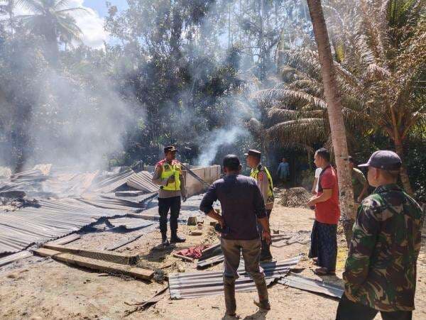 Pilu! Rumah Lansia dan Uang Tunai Puluhan Juta Ludes Terbakar di Paya Bakong