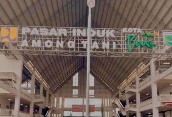 Ketua Komisi B DPRD Kota Batu Kritik Penanganan Kebocoran Atap Pasar Among Tani Ketua Komisi B DPRD Kota Batu Kritik Penanganan Kebocoran Atap Pasar Among Tani