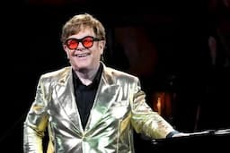 Elton John Alami Kebutaan Imbas Infeksi Mata