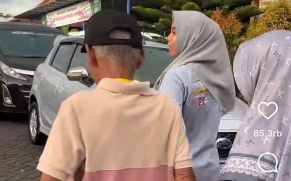 Kisah Kakek Nenek Nabung 10 Tahun Demi Belikan Cucu Mobil Fortuner Kisah Kakek Nenek Nabung 10 Tahun Demi Belikan Cucu Mobil Fortuner