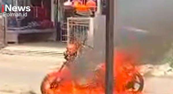 BREAKING NEWS: Motor Terbakar di Pasar Tinambung, Warga Panik Berhamburan BREAKING NEWS: Motor Terbakar di Pasar Tinambung, Warga Panik Berhamburan