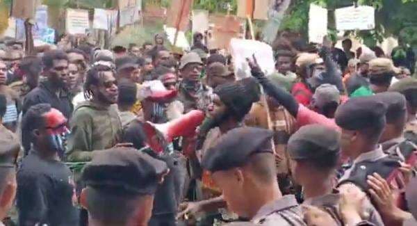 Demo Mahasiswa Papua di Yogyakarta Ricuh, Bendera Bintang Kejora Jadi Pemicu