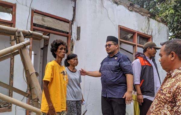 Legislator PKS Wawan Romliansah Bantu Korban Rumah Ambruk di Cimahi, Kuningan