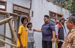 Legislator PKS Wawan Romliansah Bantu Korban Rumah Ambruk di Cimahi, Kuningan