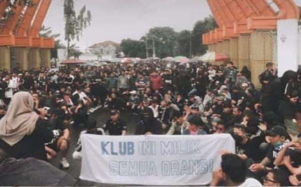 Hari Ini Ribuan Suporter PSIS Semarang Demo di Polda Jateng, Ini Tuntutannya