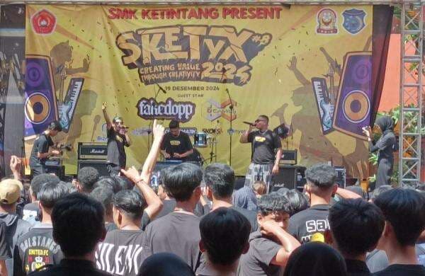 SMK Ketintang Surabaya Gegap Gempita, Alunan Musik Sukses Hibur Ribuan Siswa dan Guru