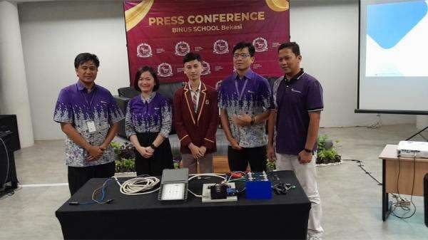 Keren! Dorong Penurunan Emisi, Siswa BINUS SCHOOL Bekasi Hadirkan Lampu Tenaga Surya