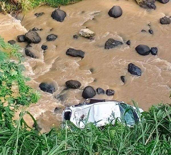 Kecelakaan Hari Ini! Mobil Terjun Bebas ke Jurang 50 Meter di Karangkates