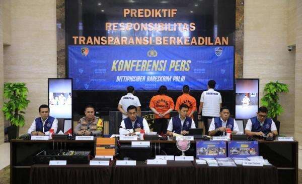 Dua WNA Cina Ditangkap, Ungkap Sindikat Penipuan Online Berkedok Fake BTS dan SMS Blast, Dua WNA Cina Ditangkap, Ungkap Sindikat Penipuan Online Berkedok Fake BTS dan SMS Blast,