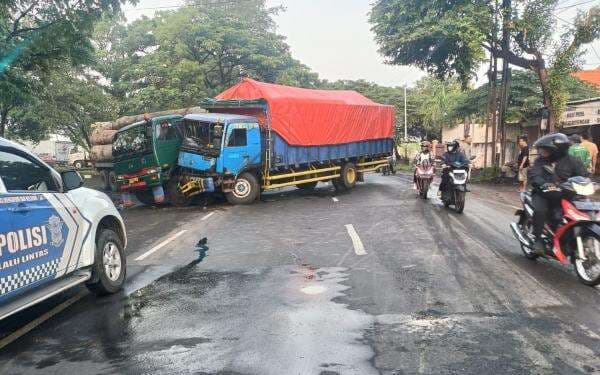 Kecelakaan Lalu Lintas di Lamongan Hari Ini, Truk Tabrak Truk di Pucuk