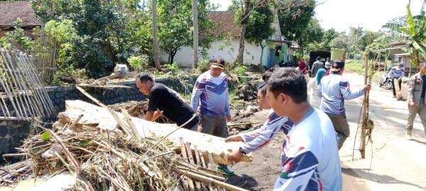 lntensitas Hujan Tinggi, Banjir dan Tanah Longsor Terjang Sejumlah Desa di Bondowoso