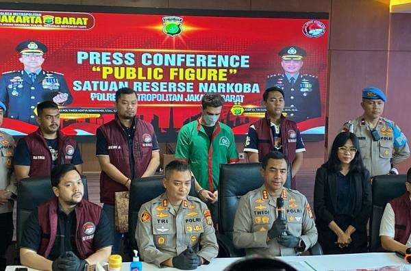 Alasan Fachri Albar Pakai Narkoba: Hadapi Hidup dan Masalah Pekerjaan Alasan Fachri Albar Pakai Narkoba: Hadapi Hidup dan Masalah Pekerjaan