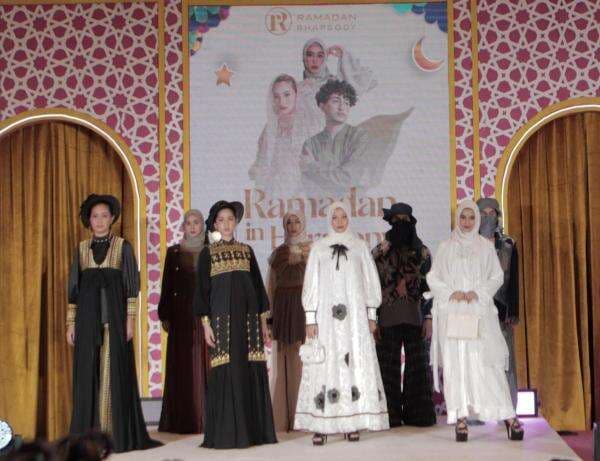 6 Tren Baju Lebaran dari Desainer Ternama Tanah Air yang Unjuk Gigi di Ramadhan Rhapsody 2025 6 Tren Baju Lebaran dari Desainer Ternama Tanah Air yang Unjuk Gigi di Ramadhan Rhapsody 2025