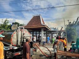 Rumah Seorang Kadus di Desa Dorolegi Godong  Beserta Gabah dan Uang Ludes Terbakar