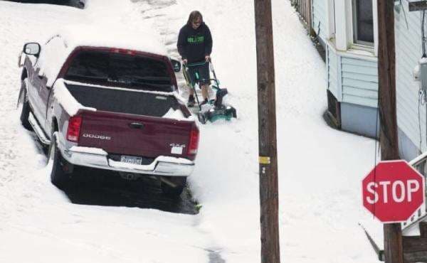 Badai Salju Terjang New York, 400 Penerbangan Dibatalkan Badai Salju Terjang New York, 400 Penerbangan Dibatalkan