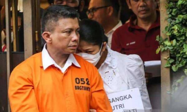 KUIS: Tahu Arti Warna Rompi Oranye yang Dipakai Ferdy Sambo? KUIS: Tahu Arti Warna Rompi Oranye yang Dipakai Ferdy Sambo?