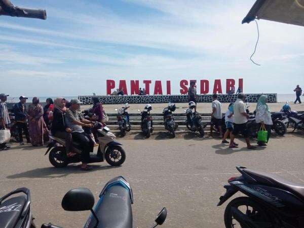 Pantai Sedari Karawang Diminati Wisatawan pada Libur Lebaran 2025 Pantai Sedari Karawang Diminati Wisatawan pada Libur Lebaran 2025
