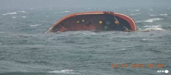 Kapal Tanker Filipina yang Angkut 1,4 Juta Liter Minyak Terbalik dan Tenggelam di Lepas Pantai Manila